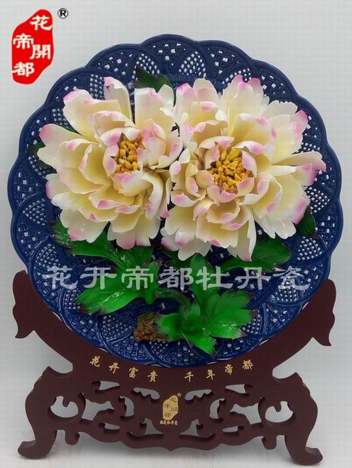 想知道洛陽牡丹瓷怎么做的，我們一起來看看吧